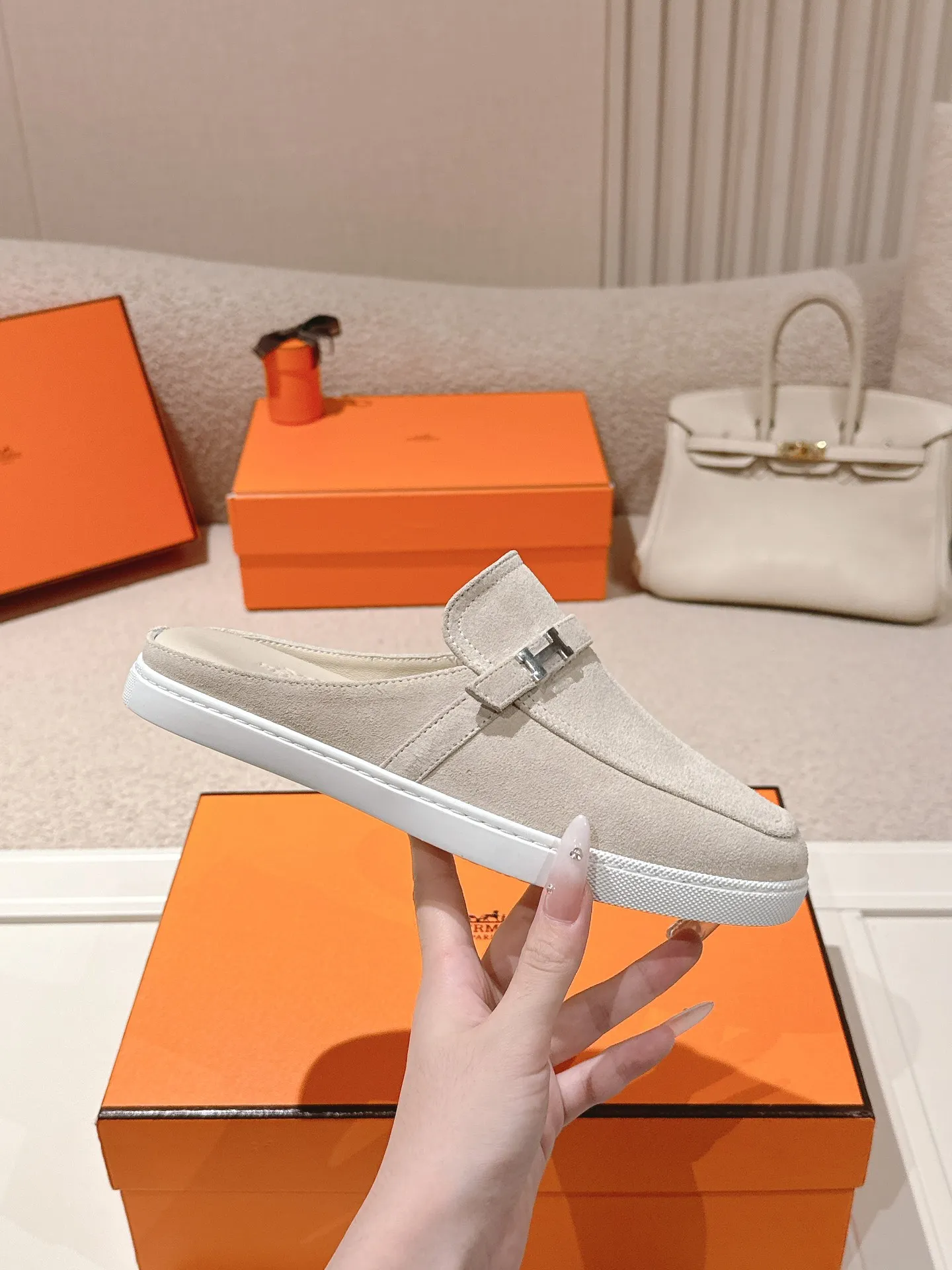 Men's men's shoes 💰560💰 Hermes 25ss new autumn and winter loafers, British retro design, classic and durable! Original reverse mold last, the ultimate 1:1 shape. Fabric: Cow suede/calfskin Lining: Imported sheepskin lining Outsole: Open-molded rubber sole Size: 35-45